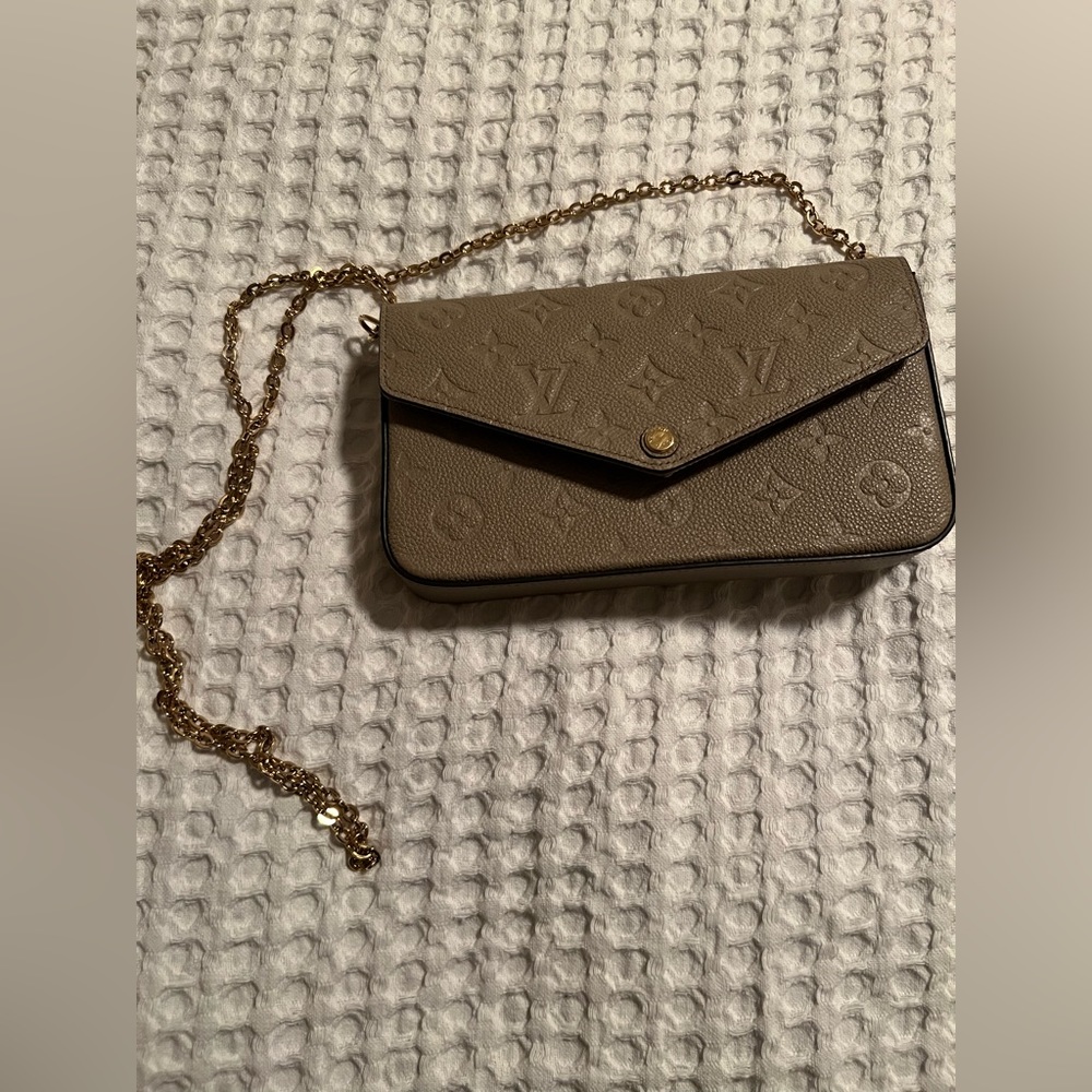 **AUTHENTIC** Luis Vuitton Bag